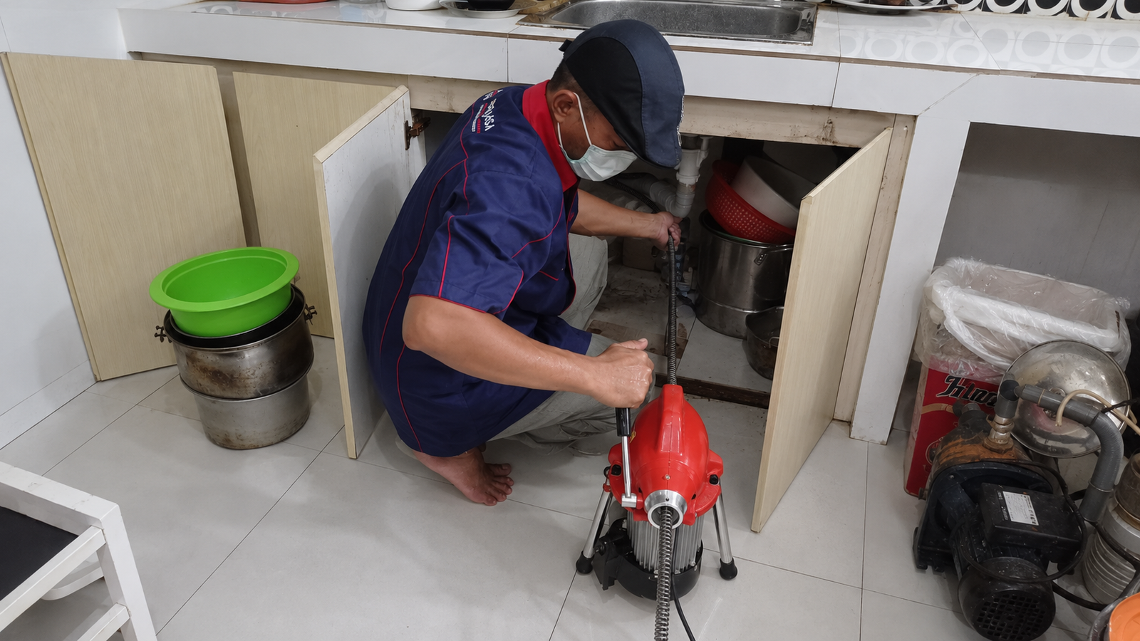 Penanganan wastafel dan kamar mandi mampet